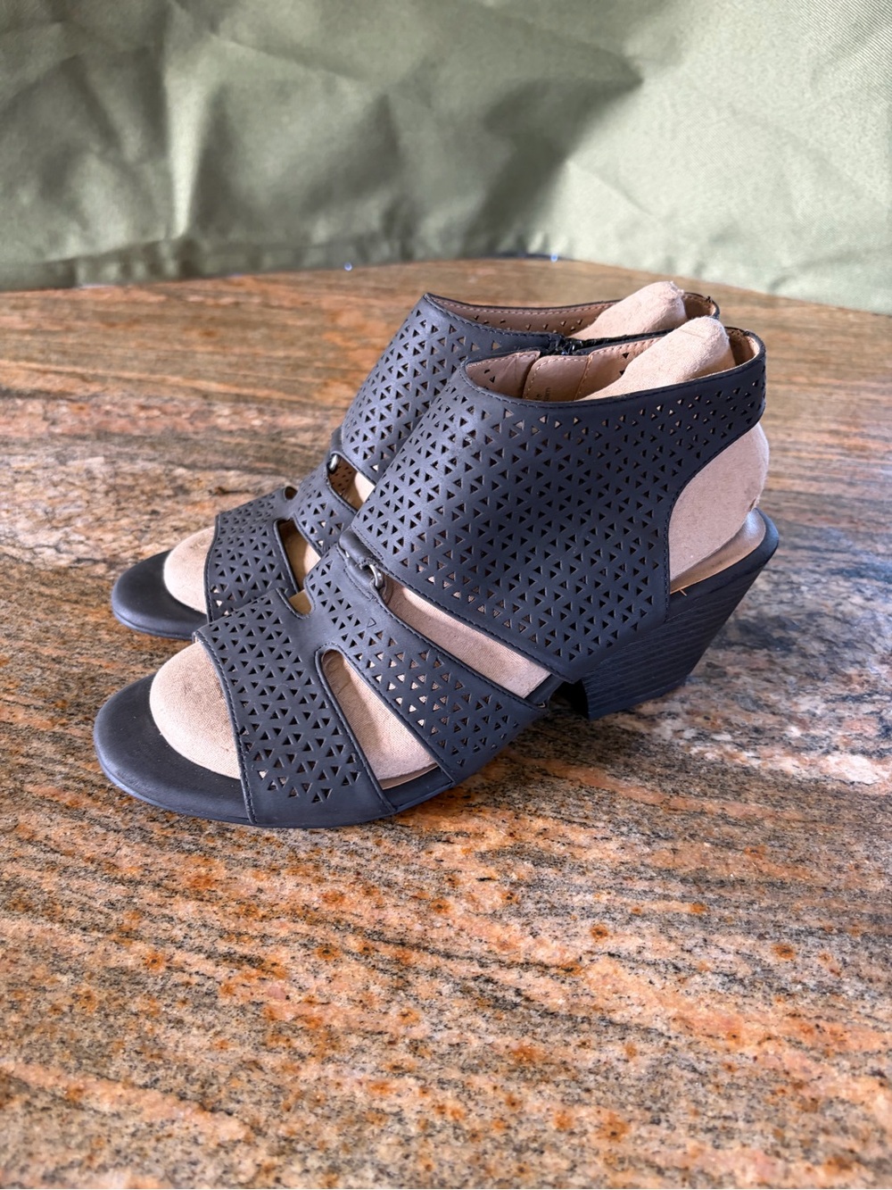 Soul Naturalizer Women's Black Laser-Cut Open-Toe Heeled Sandals Size 8